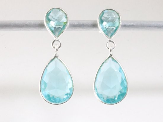 Zilveren oorstekers met blauwe topaas afbeelding 4