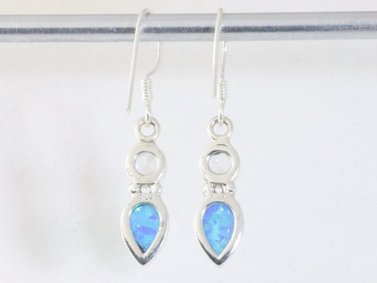 Fijne zilveren oorbellen met blauwe opaal en bergkristal afbeelding 2