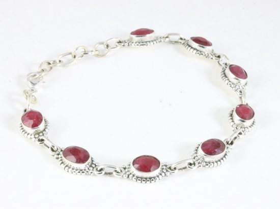 Bewerkte zilveren armband met robijn afbeelding 2