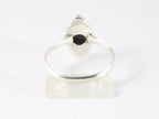 Fijne bewerkte zilveren ring met onyx afbeelding 3
