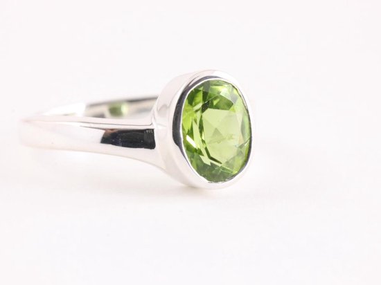Zilveren ring met peridoot afbeelding 1