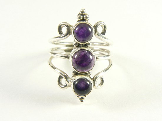 Opengewerkte zilveren ring met 3 amethist stenen afbeelding 4