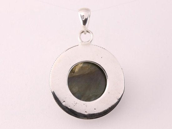 Bewerkte ronde zilveren hanger met labradoriet afbeelding 3