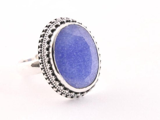 Zware bewerkte zilveren ring met blauwe saffier afbeelding 1