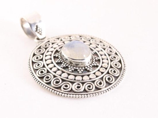 Traditionele bewerkte zilveren hanger met regenboog maansteen afbeelding 2