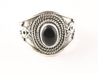 Bewerkte zilveren ring met onyx afbeelding 4