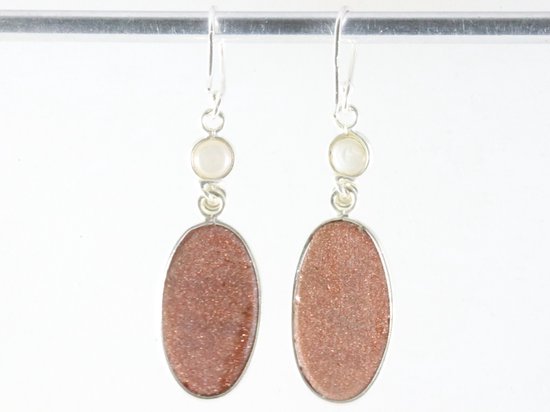 Lange zilveren oorbellen met goudsteen en parel afbeelding 2