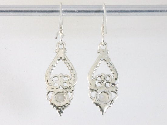 Fijne opengewerkte zilveren oorbellen met regenboog maansteen afbeelding 2