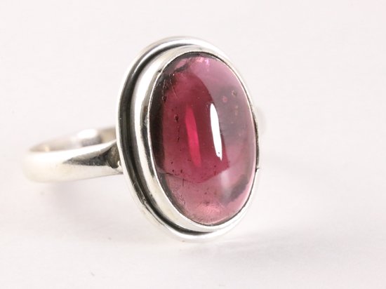 Ovale zilveren ring met granaat afbeelding 1