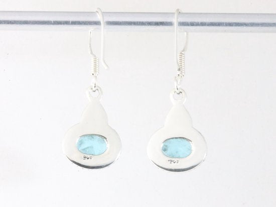 Fijne bewerkte zilveren oorbellen met blauwe topaas afbeelding 3