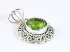 Ronde opengewerkte zilveren hanger met peridoot afbeelding 2