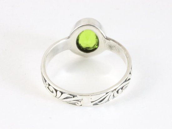 Fijne bewerkte zilveren ring met peridoot afbeelding 3