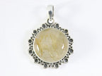 Ronde bewerkte zilveren hanger met gouden rutielkwarts afbeelding 4