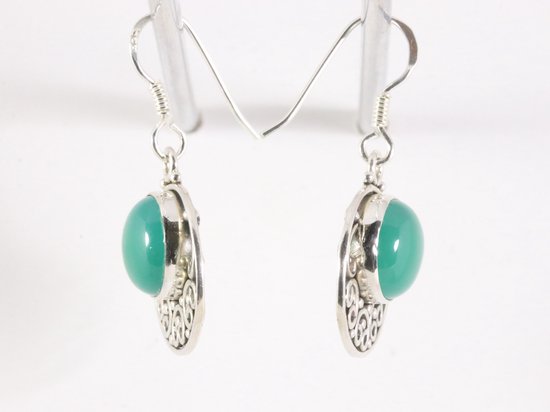 Ronde opengewerkte zilveren oorbellen met groene onyx afbeelding 2