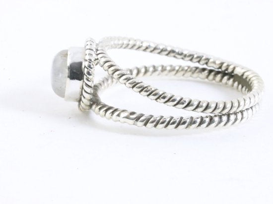 Opengewerkte zilveren ring met regenboog maansteen afbeelding 2