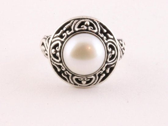 Ronde bewerkte zilveren ring met zoetwater parel afbeelding 3