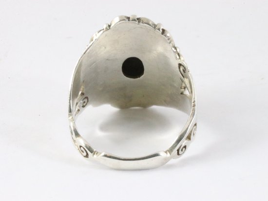 Traditionele bewerkte zilveren ring met lapis lazuli afbeelding 3