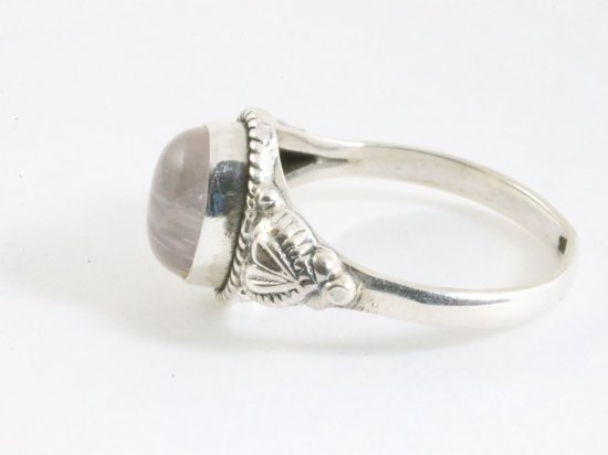 Bewerkte zilveren ring met rozenkwarts afbeelding 2