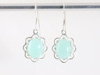 Fijne opengewerkte zilveren oorbellen met aqua chalcedoon afbeelding 3