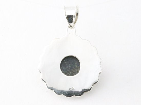 Ronde bewerkte zilveren hanger met lapis lazuli afbeelding 3