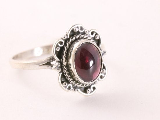 Fijne bewerkte zilveren ring met granaat afbeelding 1
