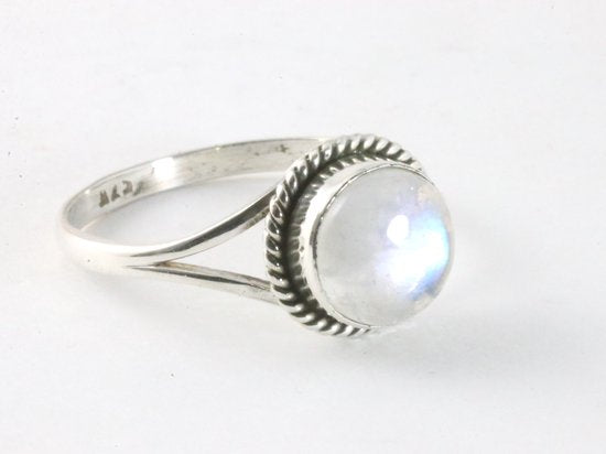 Fijne bewerkte ronde zilveren ring met regenboog maansteen afbeelding 1