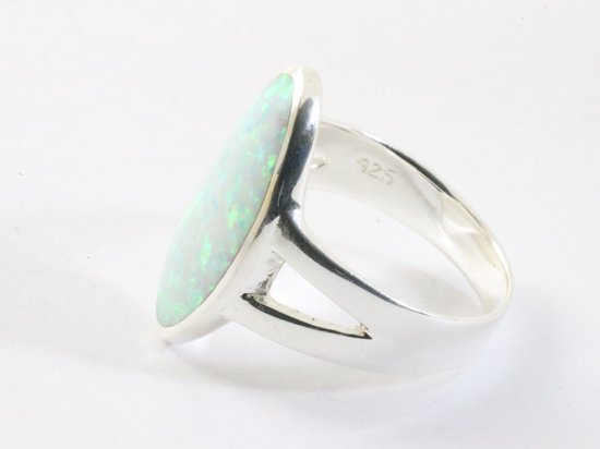 Hoogglans zilveren ring met welo opaal afbeelding 2