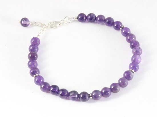 Armband van amethist en zilveren kralen afbeelding 1