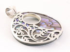 Grote bewerkte zilveren hanger met abalone schelp aan snake ketting afbeelding 2