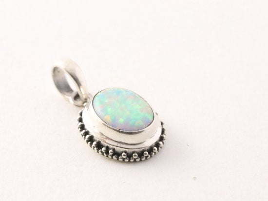 Fijne bewerkte zilveren hanger met welo opaal aan ketting afbeelding 2