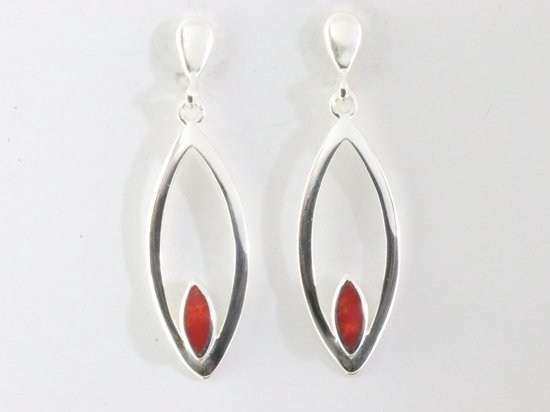 Lange opengewerkte zilveren oorstekers met rode koraal steen afbeelding 3