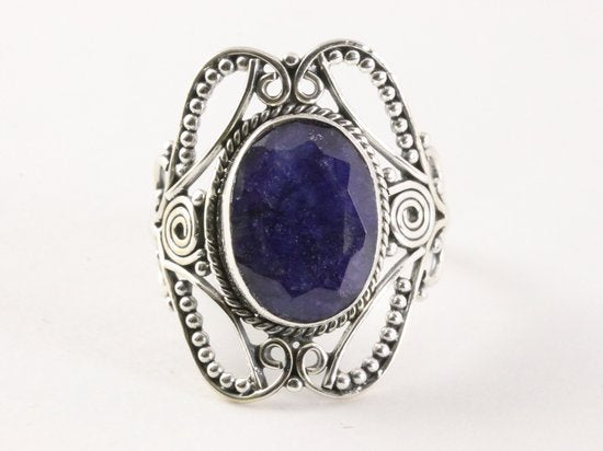 Opengewerkte zilveren ring met blauwe saffier afbeelding 4