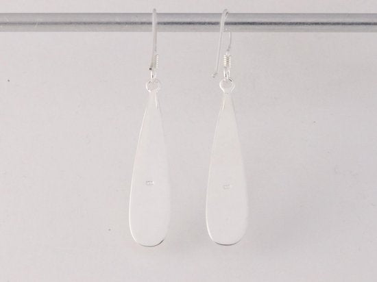 Lange druppelvormige zilveren oorbellen met rode koraal steen afbeelding 3