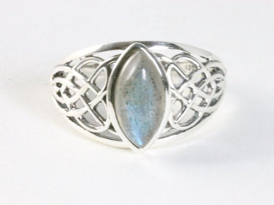 Opengewerkte zilveren ring met labradoriet afbeelding 4