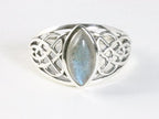 Opengewerkte zilveren ring met labradoriet afbeelding 4
