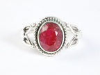 Opengewerkte zilveren ring met robijn afbeelding 4