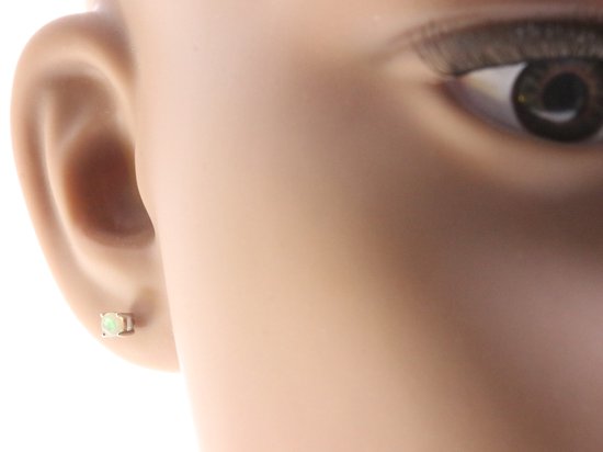 Fijne zilveren oorstekers met Ethiopische opaal afbeelding 3