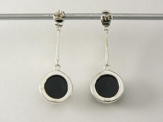 Lange ronde zilveren oorstekers met onyx afbeelding 3