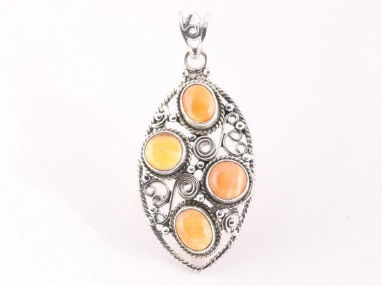 Opengewerkte zilveren hanger met carneool afbeelding 1