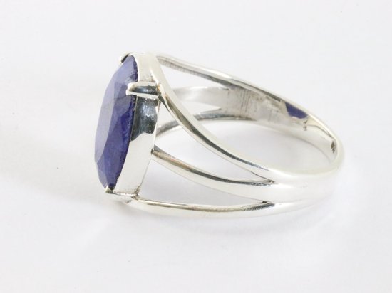 Opengewerkte zilveren ring met blauwe saffier afbeelding 2