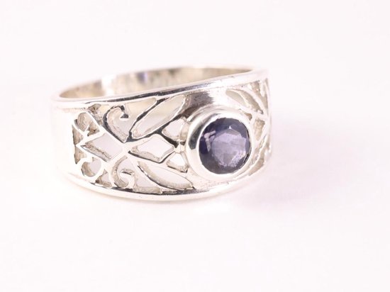 Opengewerkte zilveren ring met ioliet afbeelding 1