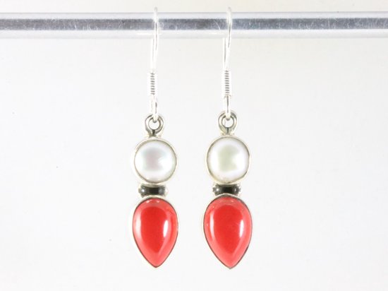 Fijne zilveren oorbellen met rode koraal steen en parel afbeelding 3