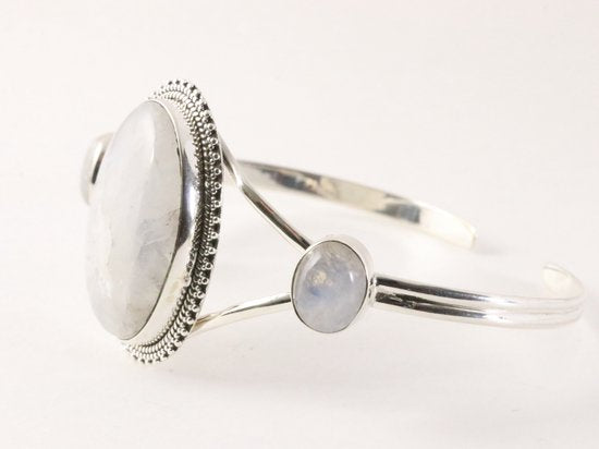 Traditionele bewerkte zilveren klemarmband met regenboog maansteen afbeelding 2