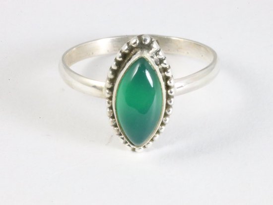 Fijne bewerkte zilveren ring met groene onyx afbeelding 4