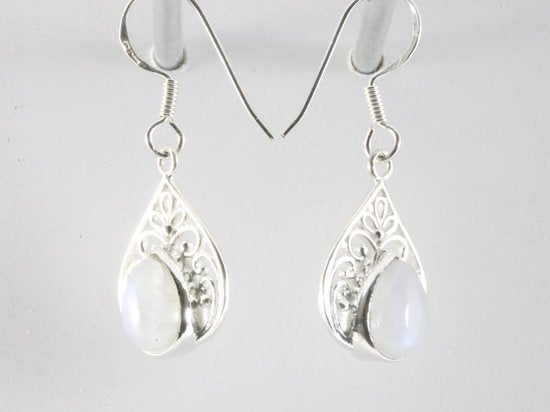 Opengewerkte zilveren oorbellen met regenboog maansteen afbeelding 2