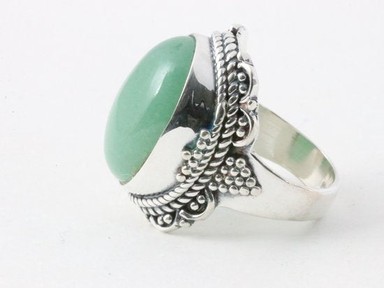 Zware bewerkte zilveren ring met jade afbeelding 2