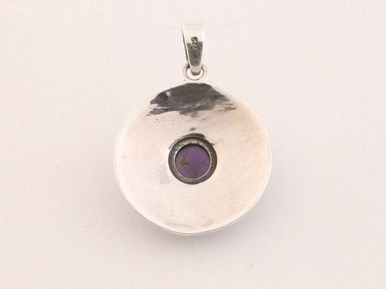 Ronde bewerkte zilveren hanger met amethist afbeelding 3
