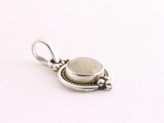 Fijne bewerkte zilveren hanger met gouden rutielkwarts aan ketting afbeelding 2