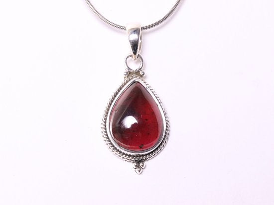 Bewerkte zilveren hanger met granaat aan ketting afbeelding 4