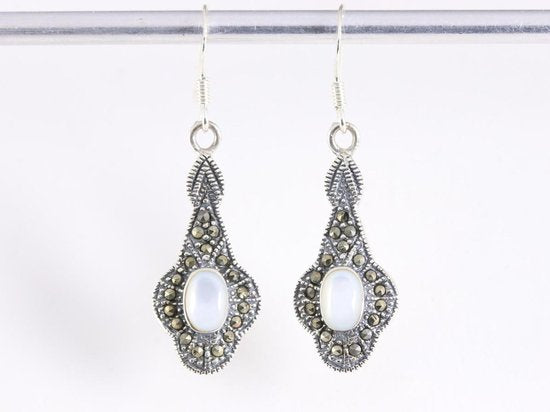 Zilveren oorbellen met parelmoer en marcasiet afbeelding 4